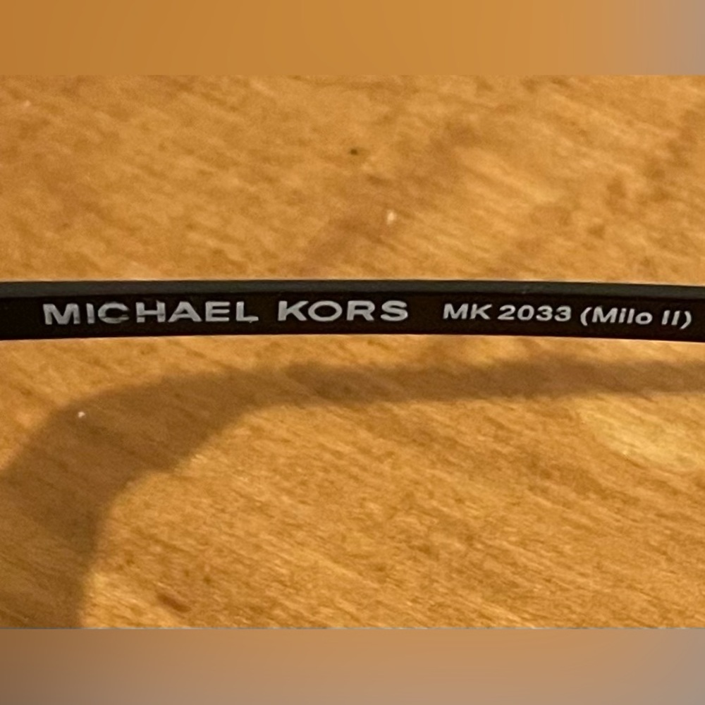 Michael Kors Milo II black sunglasses - Picture 4 of 12